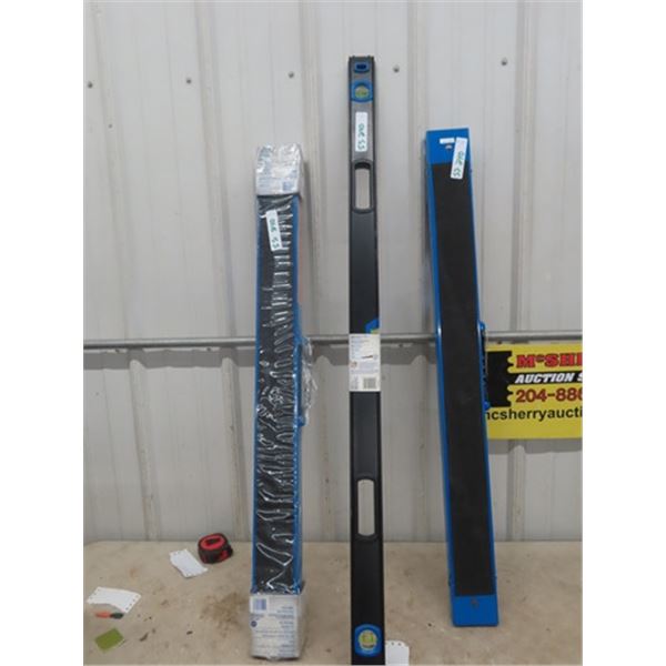 New Set of 2 Folding Mastercraft Saw Horses & 48" Level