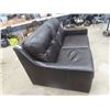 Image 2 : Leather Love Seat