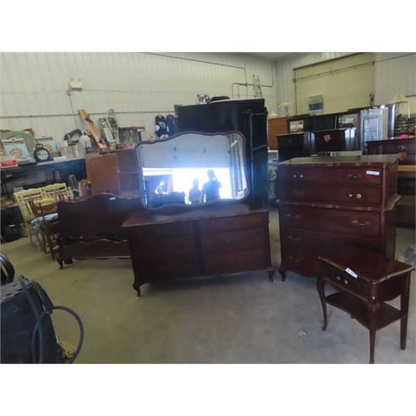 4 pc Gibbard Bedroom Suite; Dresser 60" x 32" x 20" plus Mirror 33" x 48" , Dresser 48" x 39" X 19" 