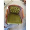 Image 4 : 2 Occidental Button Back Chairs