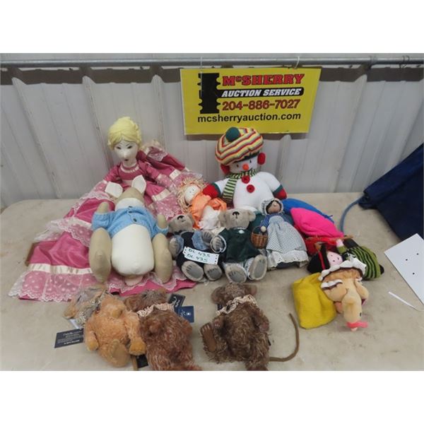 Mix of 12 Plush Figures