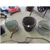 Image 2 : Feed Pail, Galvanized Pail, Radiant Heater