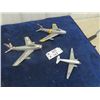 Image 1 : 3 Die Cast Planes; 2) Airforce 9" x 9" , 1) Passenger 6" x 8"