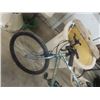 Image 2 : FSX 18 Speed Pedal Bike