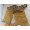 Image 2 : Moccassin SZ 10 & Leather Tanned Hide 28"x44"