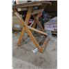 Image 10 : 2 Wooden Folding Chairs & Wooden Folding Table