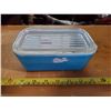 Image 1 : BLUE PYREX FRIDGE DISH (SOME CHIPS ON LID)