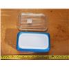 Image 2 : BLUE PYREX FRIDGE DISH (SOME CHIPS ON LID)