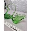 Image 2 : 2 green glass swans