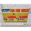 Image 3 : Vintage Press & Go fun fire house in original box