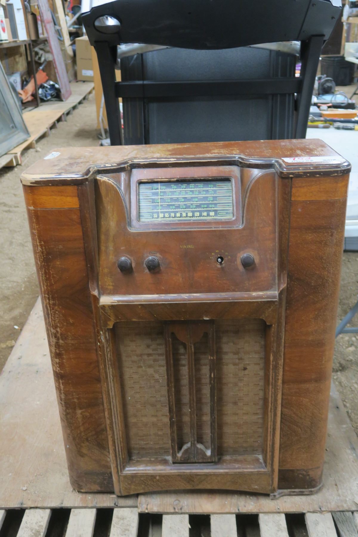 Stand-up Vintage Radio - Viking/Eaton - 37x29x13