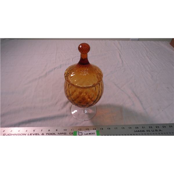 Pedestal dish with glass lid