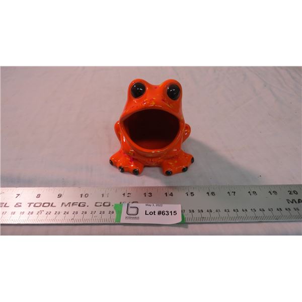 Orange frog scrubby dish