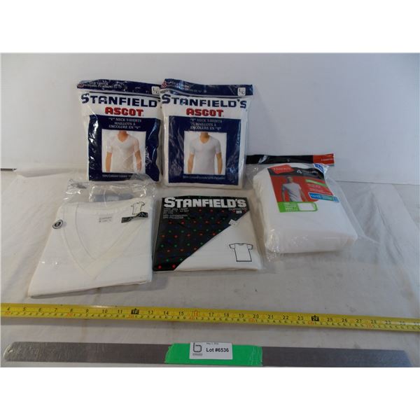 White t-shirts / undershirts (large)