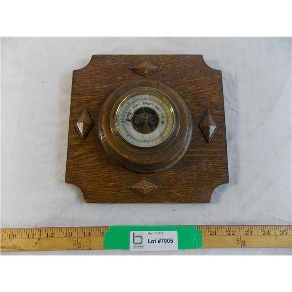 Wooden Barometer - cracked glass