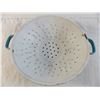 Image 3 : Vintage teal blue + white enamel colander