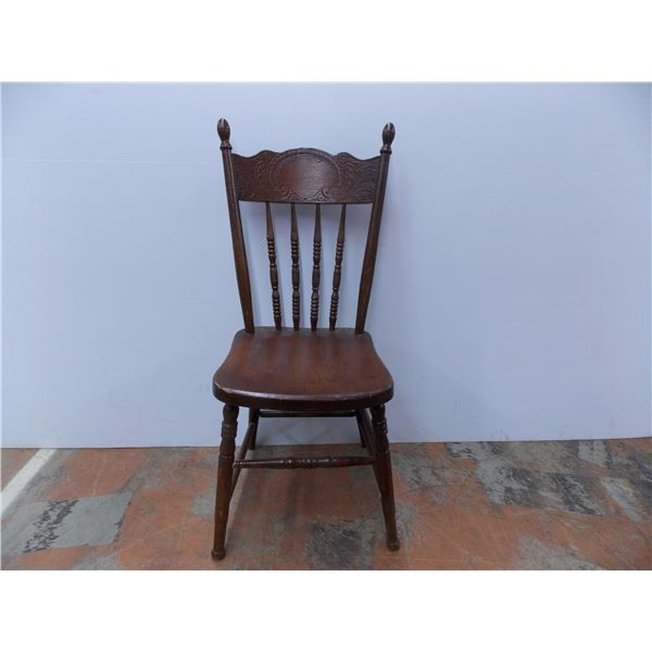 *Antique Wooden "pressback" chair