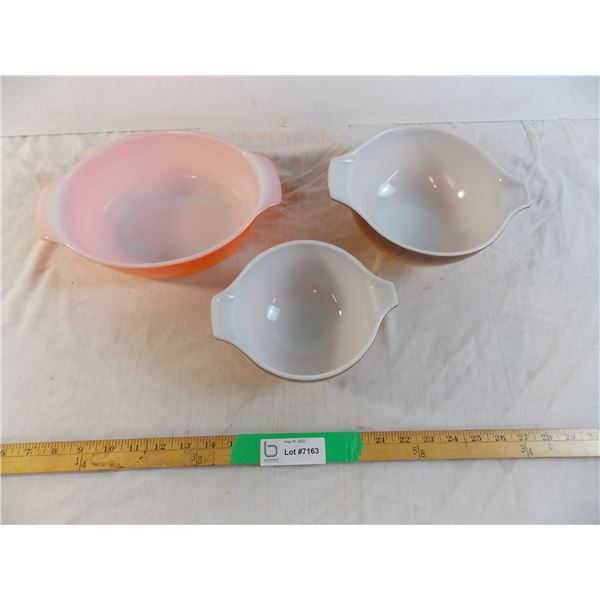 (3) pyrex ovenware dishes ( no lids)