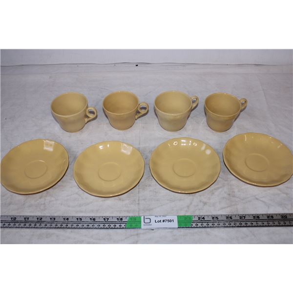 8 piece teacups and saucers