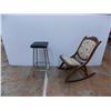 Image 1 : *Vintage (folding) rocking chair (broken seat) + metal bar stool