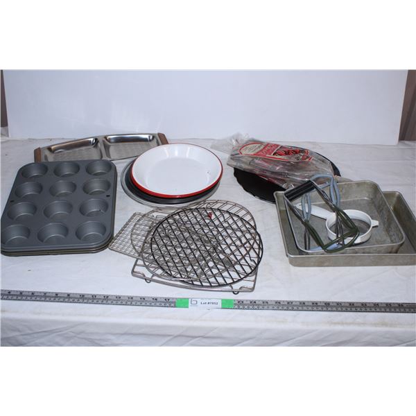 Muffin tins,pie dishes misc baking items