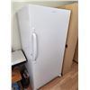 Image 2 : REMOTE PICKUP in Humboldt, SK - Working upright freezer - 17.1 cu ft - 32" w x 26 1/2" deep x 64" H