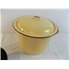 Image 2 : Enamel cooking pot + small roaster pot