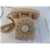 Image 2 : rotary dial telephone