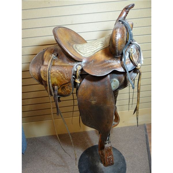 Ace Nelson (Bozeman, MT) saddle, 13", flower tooled w/matching saddle bags, padded seat, round skirt