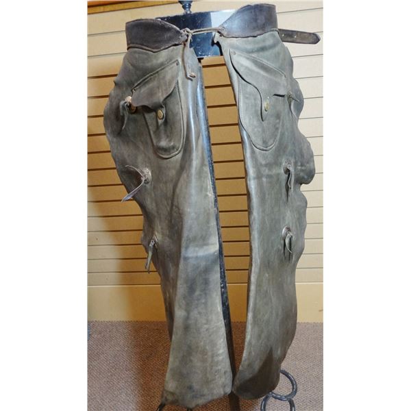 H. H. Heiser batwing chaps w/outside pockets