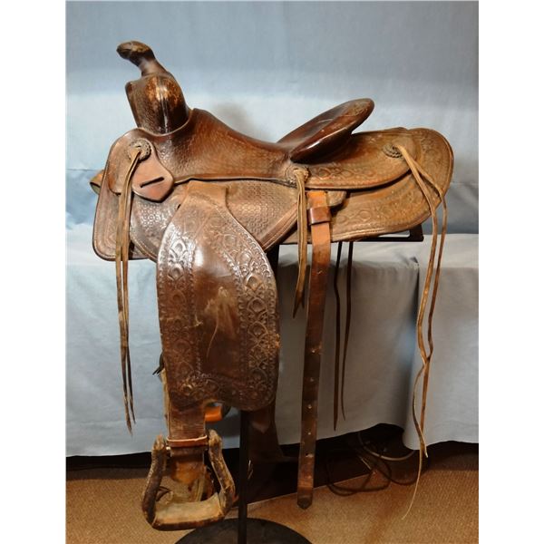 Jack Connolly saddle, 13 1/2", basket stamped, dble rigged, round skirts