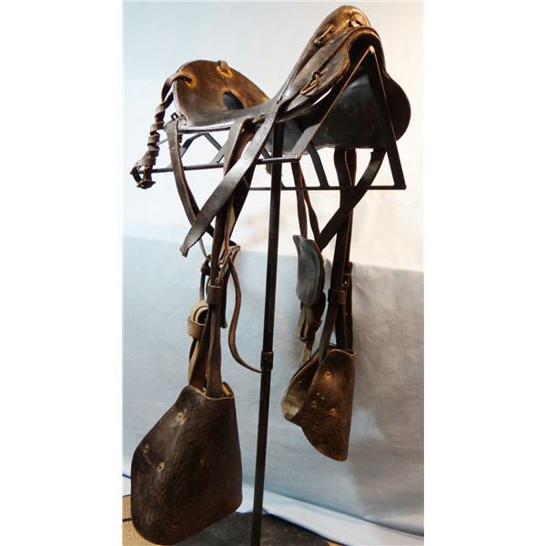 McClellan saddle, 11 1/2", black leather & 2 horsehair cinches