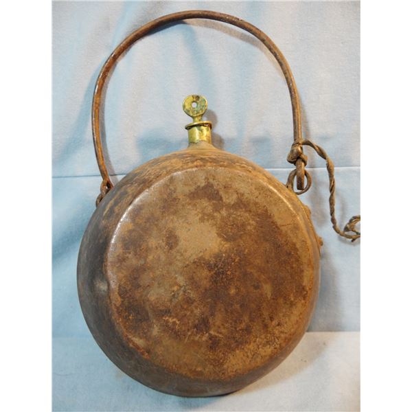Pre Civil War Pot canteen for oil or bear grease for wagon or carriage wheels, heavy iron