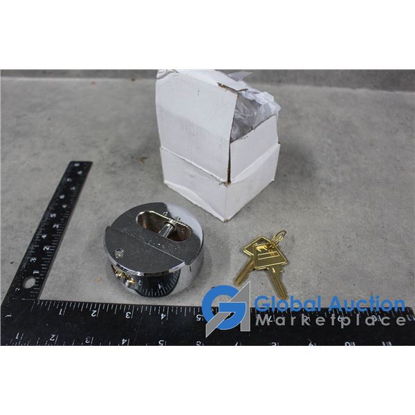 New in Box Hidden Shackle Lock w/Key