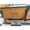 Image 8 : **Large Commercial Dining Booth w/Table