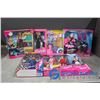 Image 1 : (8) In Box Barbies - Career