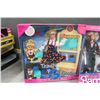 Image 6 : (8) In Box Barbies - Career
