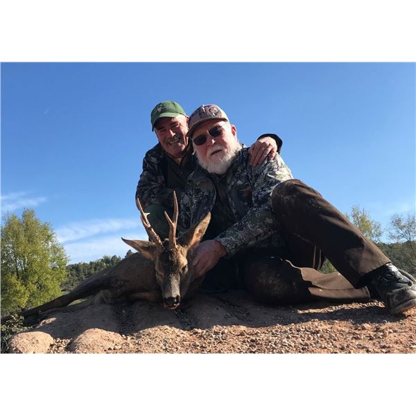 HUNT TRIP SPAIN: 4-Day Roe Deer Hunt for Two Hunters and Two Non-Hunters in Spain - Includes Trophy