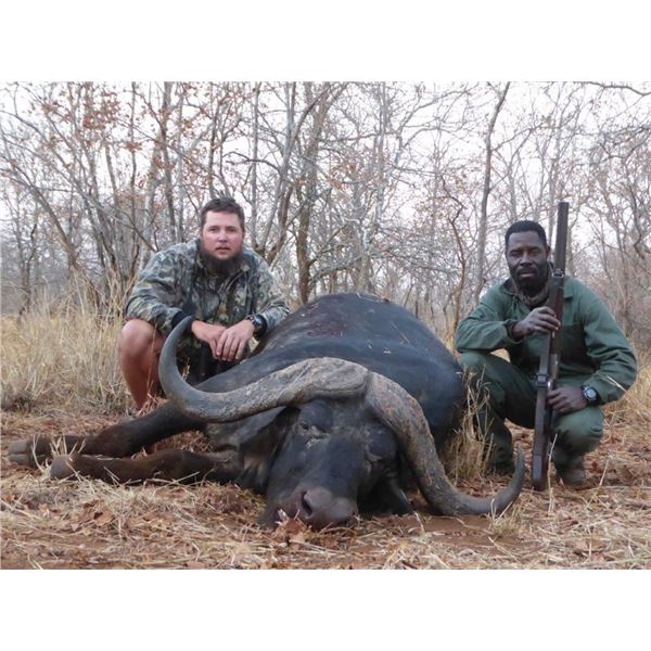 BUBYE VALLEY: 10-Day Cape Buffalo Hunt for One Hunter in Zimbabwe - Includes Trophy Fee