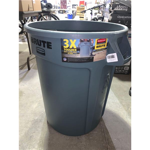 Brute Rubbermaid Trah Bin