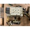 Image 2 : Lot of Misc. Valves / Manifold