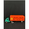 Image 2 : Vintage 1960s Structo Cattle Farms Inc - 21" Pressed Steel Orange and Green Truck  - Beautiful Condi