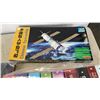 Image 2 : 2 MODEL SPACE STATIONS AND LOT OF SCIFI BOOKS