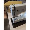Image 8 : MASON 64 3O SEWING MACHINE WORKING