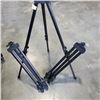 Image 2 : 3 COLLAPSIBLE ARTISTS EASELS, PICTURE STANDS