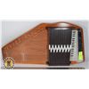 Image 1 : VINTAGE AUTOHARP