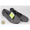 Image 1 : WOMENS GREY BALLET FLATS SIZE 9