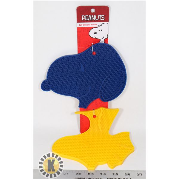 NEW 2PK PEANUTS SILICONE TRIVETS (HOT POT HOLDER)