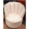 Image 1 : PINK BEAN BAG CHAIR - 28" X 28" X 28"