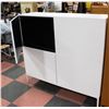 Image 2 : WHITE 4 DOOR CABINET